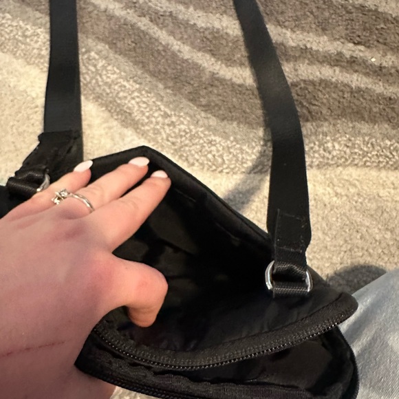 LULULEMON CURVED LINES CROSSBODY BAG - Picture 5 of 6